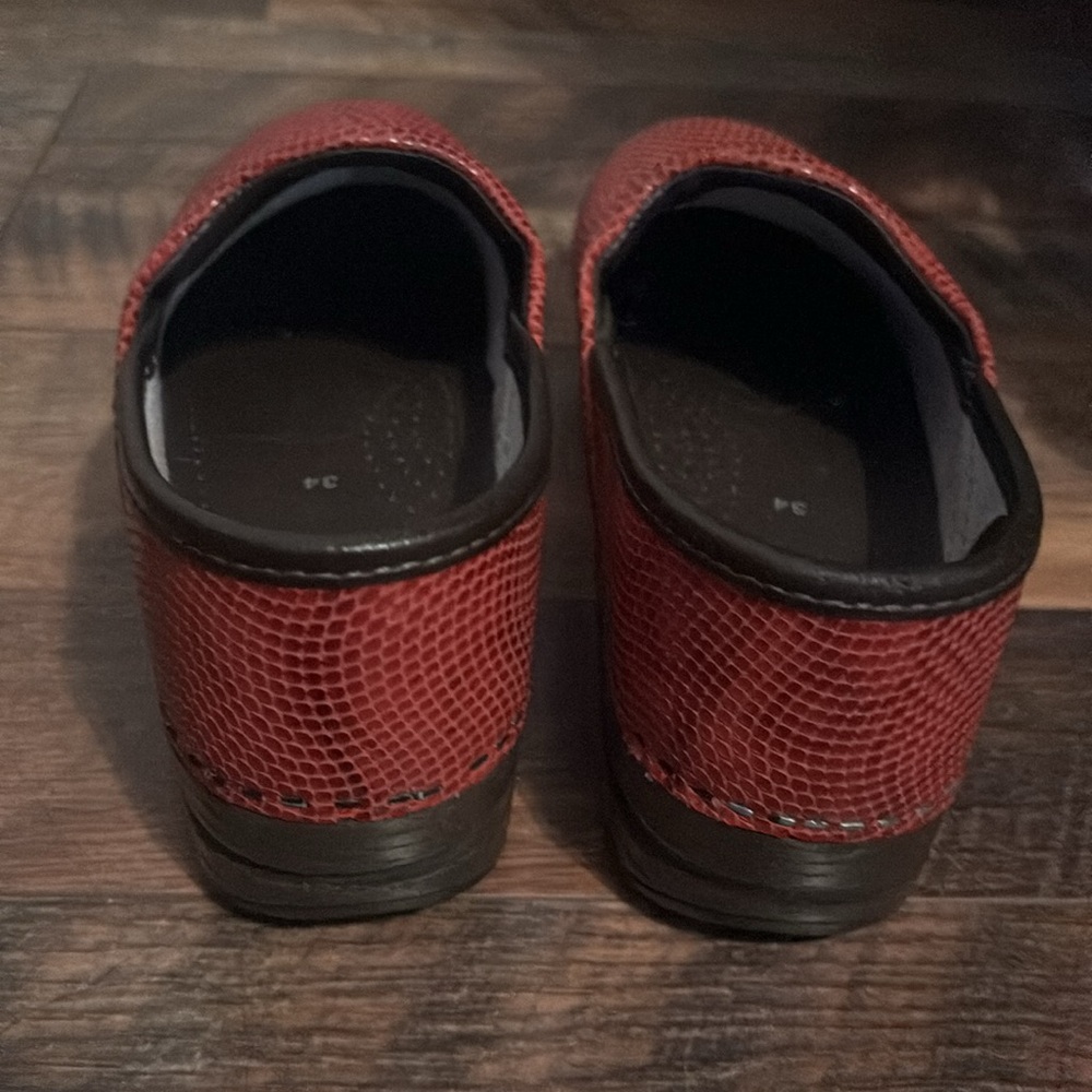 Dansko Red Snakeskin Print Clogs Size 34 - image 5